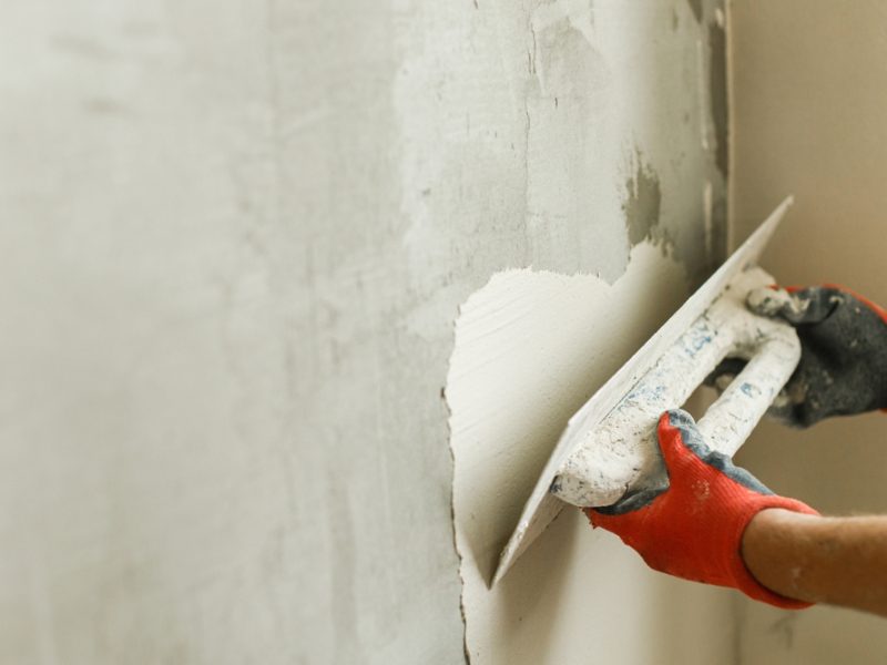 Worker,Plastering,Walls,With,Gypsum,Plaster,And,Spatula,.,Construction